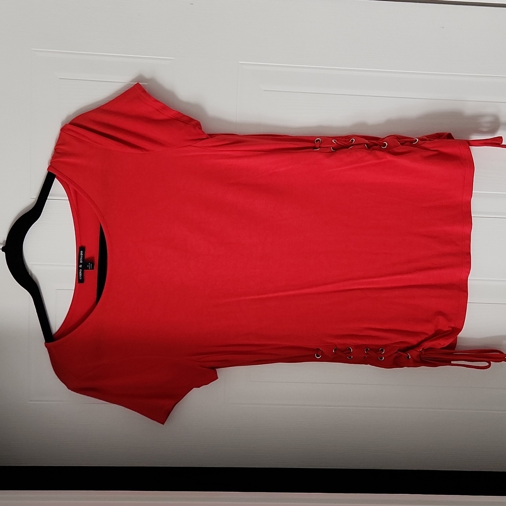 Cable and Gauge red laced t shirt